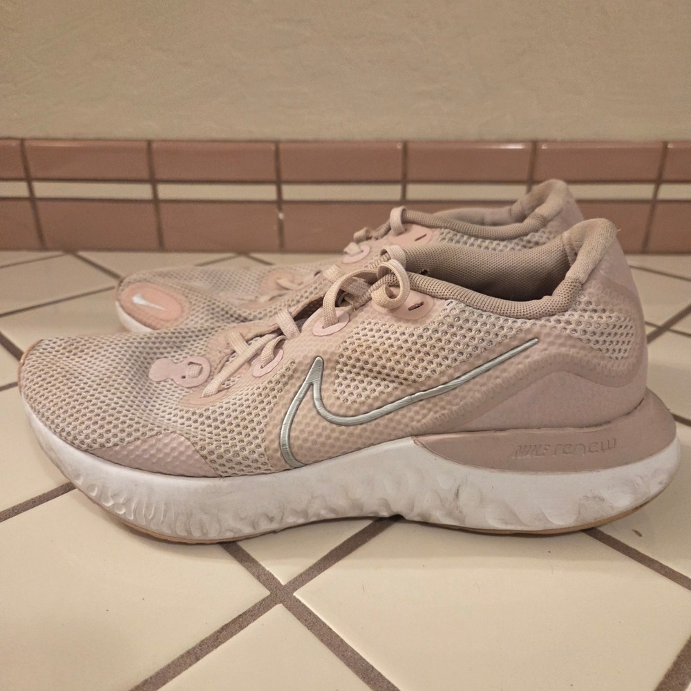 Nike Renew Run Womens 9.5 Barely Rose Metallic Silver Running Shoes CK6360-600